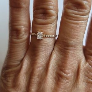 Diamond in 18k Rose gold ring